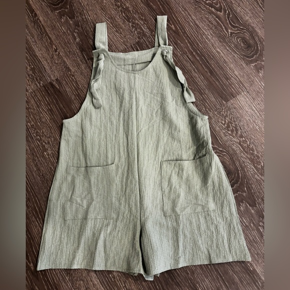 SHEIN Lune Mint Romper. Size L - Picture 3 of 4